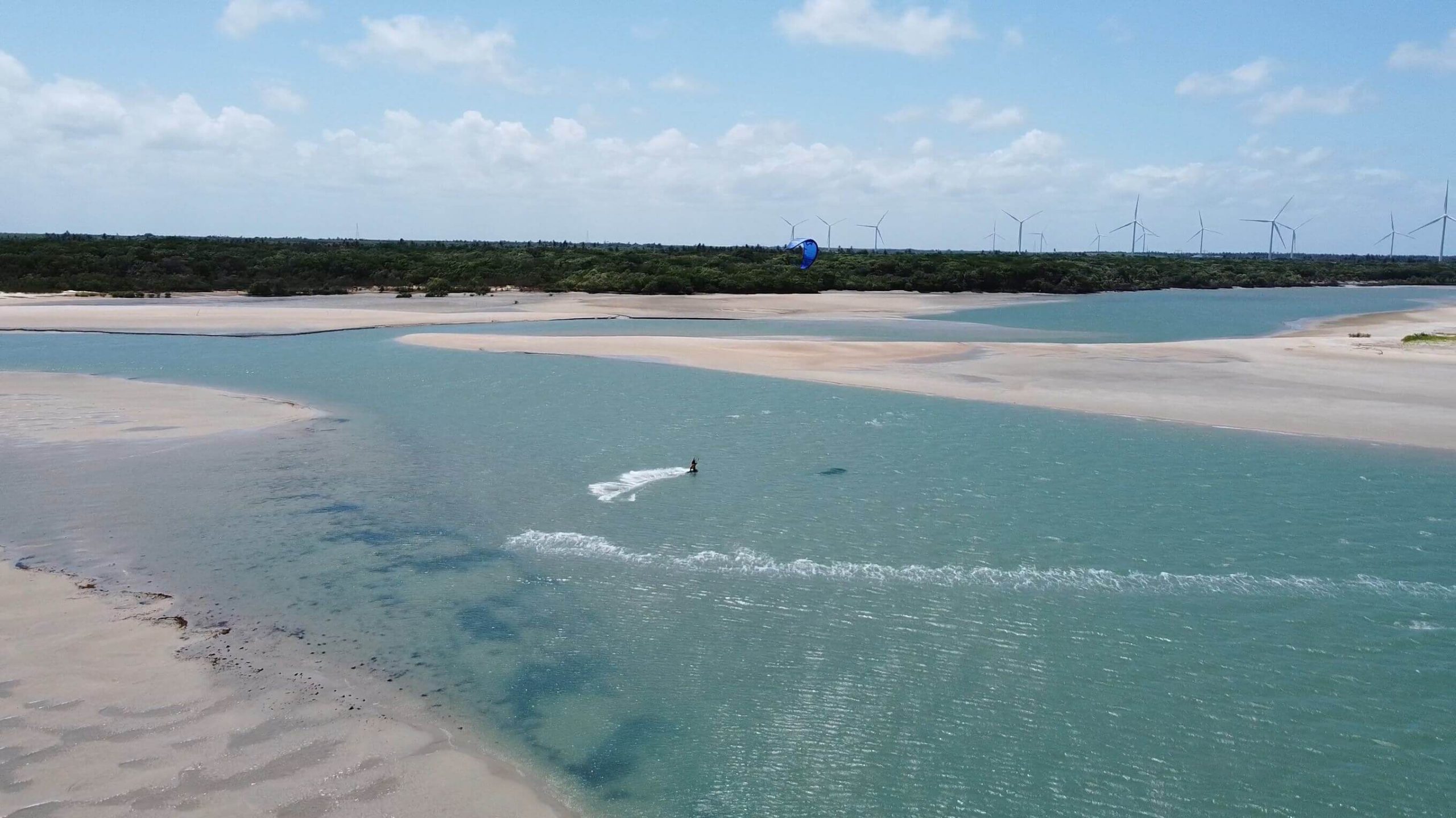 Kitesurfing in Icaraizinho