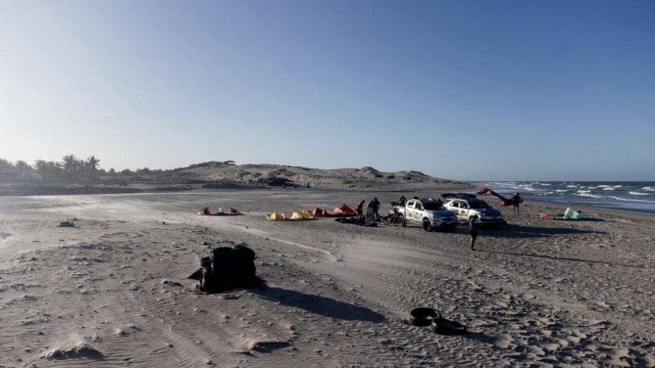 4x4 pickup on the beach preparing for a kitesurf downwinder from Tatajuba along the coast